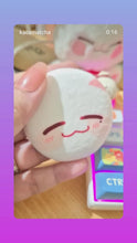 Load and play video in Gallery viewer, [FAN MADE MERCHANDISE] [PREORDER] YUMMY BUNS! PLUSH BADGE HONKAI STARRAIL
